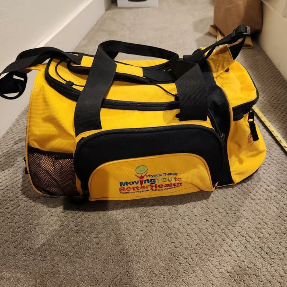 Travel bag with MULTIPLE compartments.
